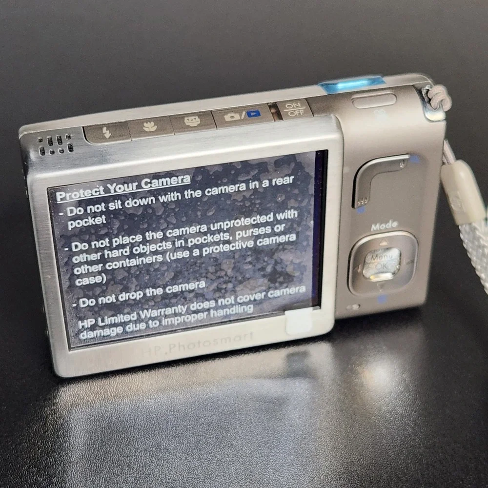 HP Photosmart R967 Digital Camera 3x Optical Zoom 3 inch LCD Screen TESTED